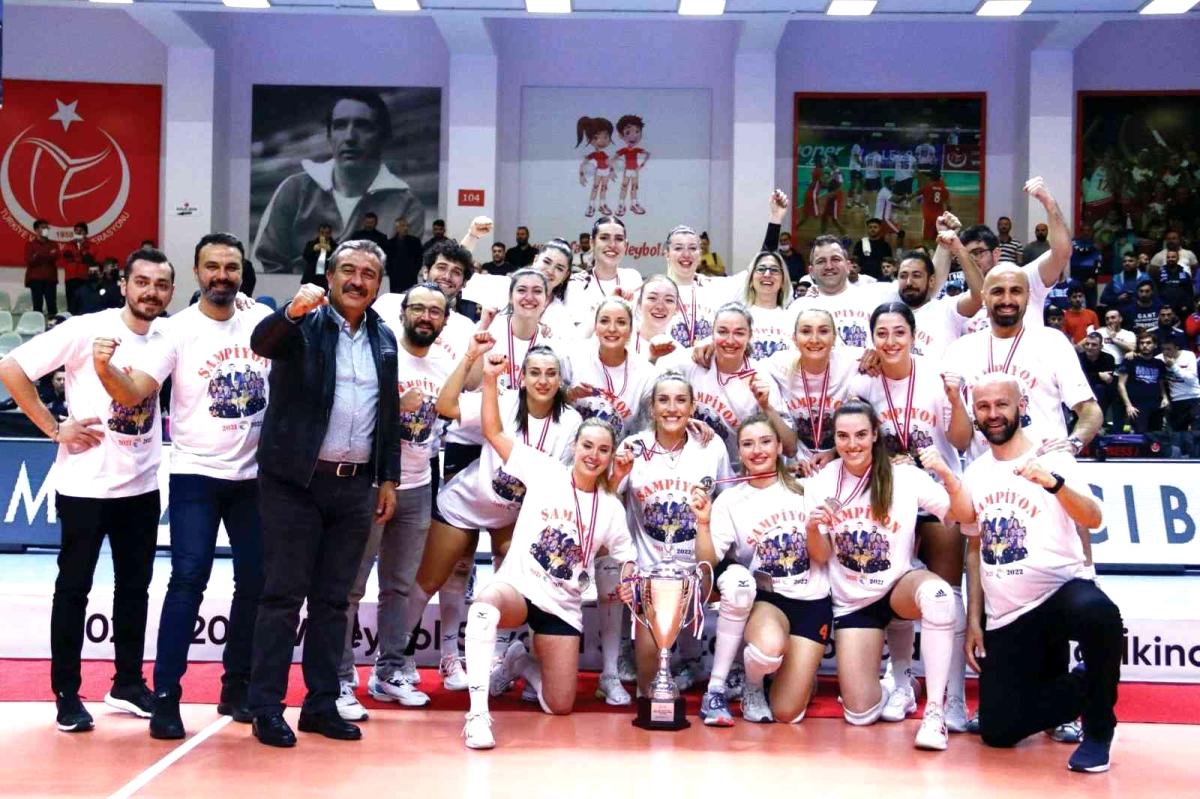 Kadınlar Voleybol 1. Ligi Play-off: Çukurova Belediyesi Spor Külübü: 3 Karşıyaka Spor Kulübü: 0