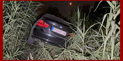 Adana'da devrilen otomobilde 2 kişi yaralandı