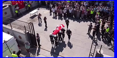 Adana'da otoyolda tırın çarptığı istirahatli polis memuru yaşamını yitirdi