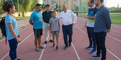 Başkan Akay’dan Seyhanlı Atletlere Moral Ziyareti
