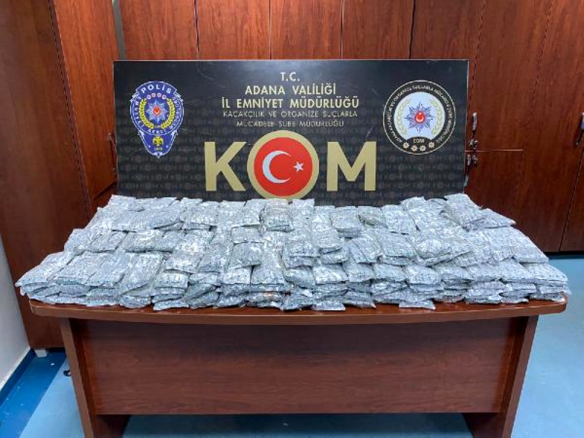 Adana'da 205 bin liralık kaçak çay ve tütün ele geçirildi