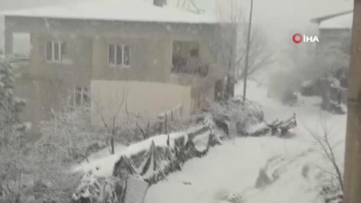 Tufanbeyli'de kar yağışı nedeniyle eğitime 1 gün ara verildi